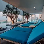 Stunning Apt In Prime Location 5 Star Amenities