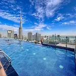 Stunning Apt In Prime Location 5 Star Amenities