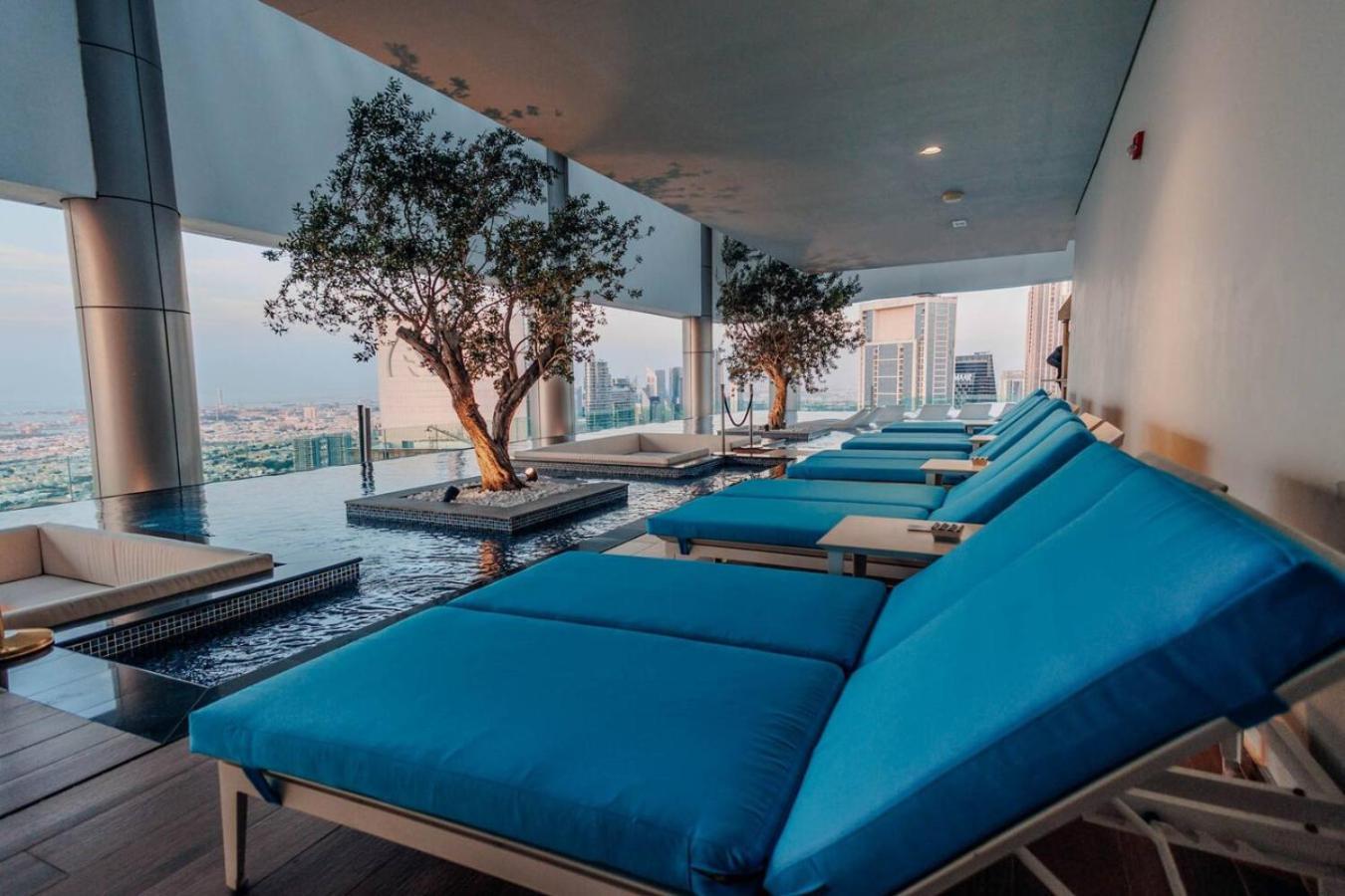 Stunning In Prime Location 5 Star Amenities *