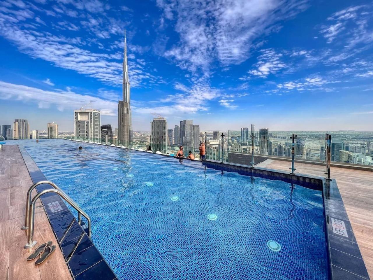 Stunning In Prime Location 5 Star Amenities Apartment