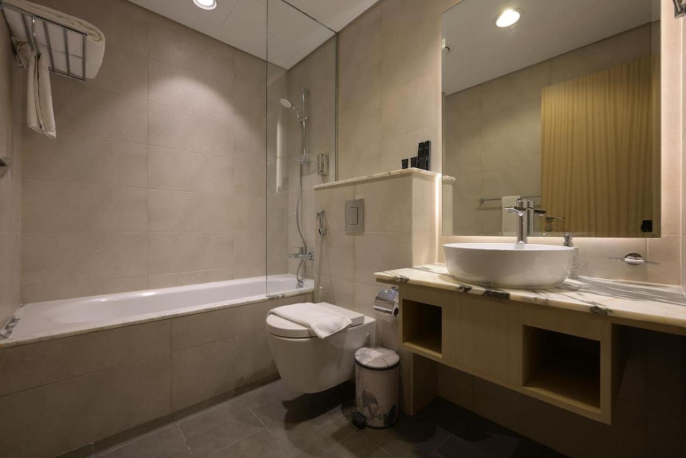 Stunning In Prime Location 5 Star Amenities * Dubai