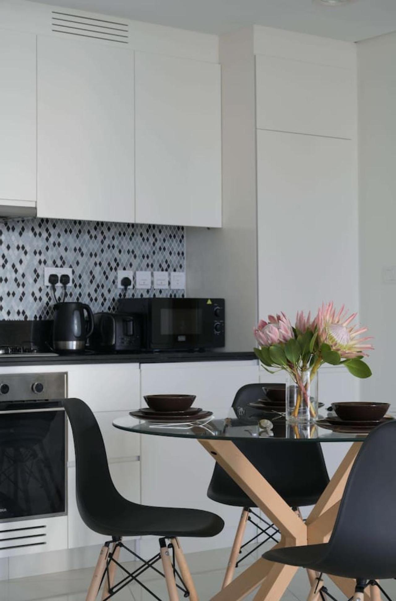 Stunning In Prime Location 5 Star Amenities * Dubai