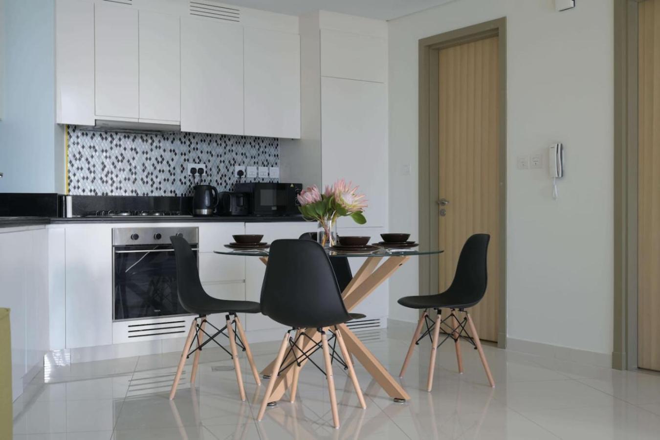 Stunning In Prime Location 5 Star Amenities * Dubai