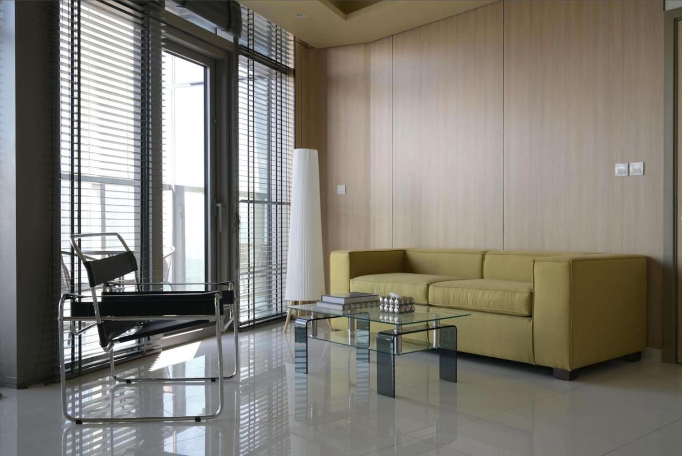 Stunning In Prime Location 5 Star Amenities